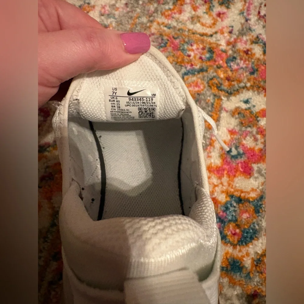 Nike Air Max 270 White/Burgundy Crush - Picture 4 of 4